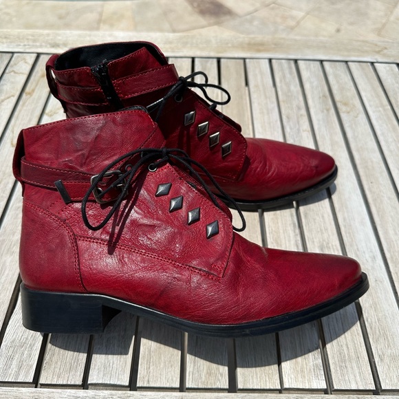 Regard Vintage Red Leather Booties - Picture 2 of 9